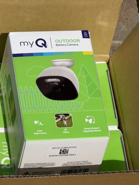 MyQ Wireless Outdoor 2K All-In-One Battery Camera | 141-4326-000 | MYQ-C39VXXW
