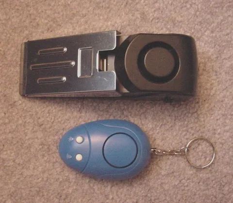 New 2pc Door Stop Alarm+ Mini Keychain Alarm-SECURITY-College, Home, Travel NIB