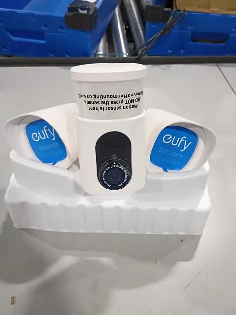 WHITE - EUFY FLOODLIGHT CAMERA WITH 2K FULL HD RECORDING