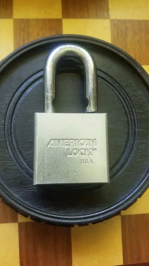 Vtg American  Padlock Lock Series 5260  Hardened Steel Restricted R-2 keyway 