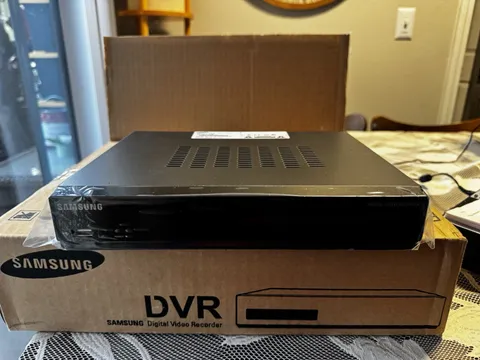 Samsung SRD-440N 4-Channel CCTV DVR Black w/ Remote, Power Adapter, Ethernet