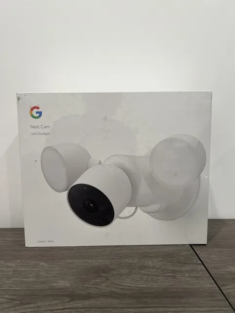 Google Nest Cam with Floodlight Outdoor Camera -Snow (GPLE9) -(New Sealed)