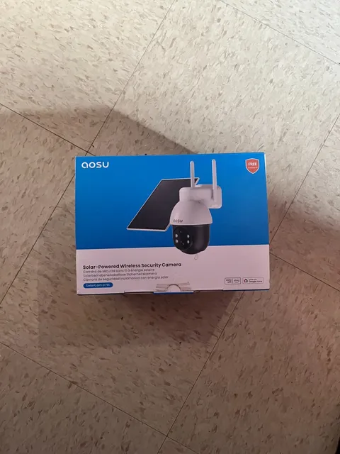 White AOSU Solarcam D1 SE, Mounting Bracket and USB-C cable included. Ultra HD