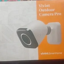 Vivint Outdoor Camera Pro 1080p Wi‑Fi Wireless Weatherproof 2-Way Siren White