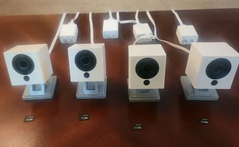 Wyze Cam v2 Smart Indoor Security Cameras Lot Of 4 with 32G SD Cards