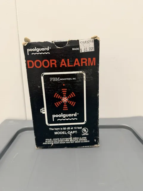 Poolguard DAPT Door Alarm 85 dB Low Battery Indicator Battery Powered White 