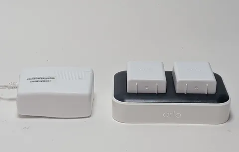 Arlo VMA5400C Dual Charging Station for Arlo Ultra+Pro3 cameras + 2 Batteries