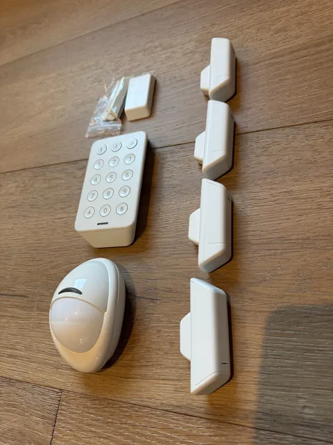 Xfinity Home Security System keypad, motion sensor, 5 window/door sensors