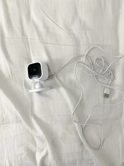 Blink Mini - Compact indoor plug-in smart security camera, 1080p HD