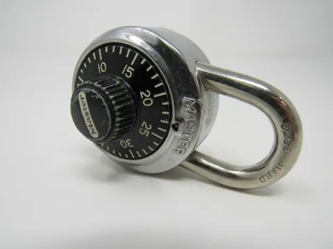 Master Lock Co Combination Pad Lock Back Key Hole 82346 V56