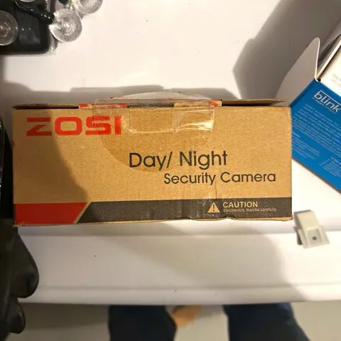 ZOSI CCTV Wired Day/Night Security Camera Night Vision Outdoor/Indoor
