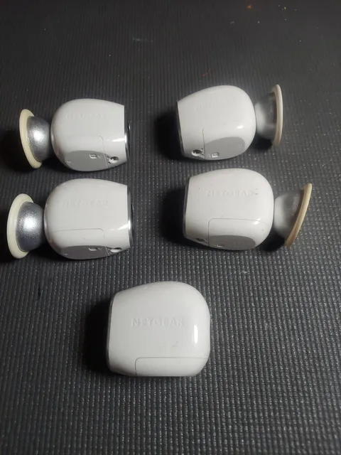 Arlo NETGEAR VMC3030 Add-on HD Security Cameras Lot Of 5 Wire-Free With 4 Mounts