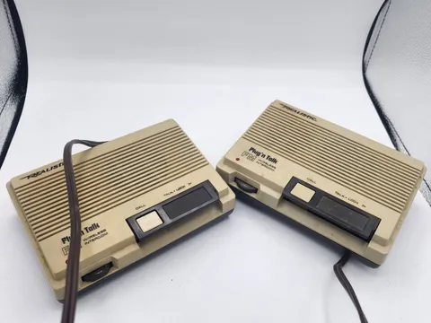 2 Realistic Plug 'n Talk Wireless FM Intercom Model 43-207 PARTIALLY WORKING