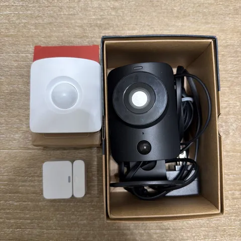 SimpliSafe Indoor Camera + Motion Sensor + Entry Sensor - AS IS - FOR PARTS