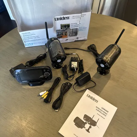 Uniden UDR444 Wireless Security Camera System w/ Monitor Night Vision Motion TV