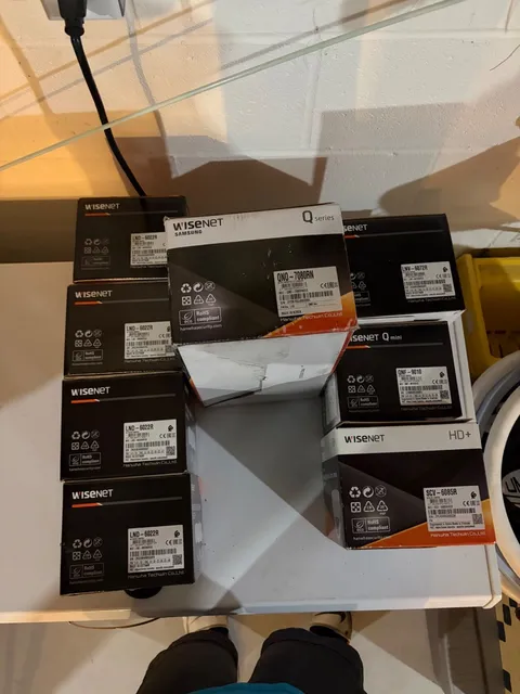 Mix match of 8 Wisenet Security Cameras. All brand new in the box and never used