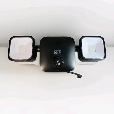 Blink Outdoor LED Floodlight Accessory for Blink Camera 700 Lumens Black EUC 