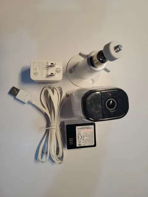 Netgear Arlo Pro VMC4030 Wireless Camera, Battery, Wall Mount, Charger