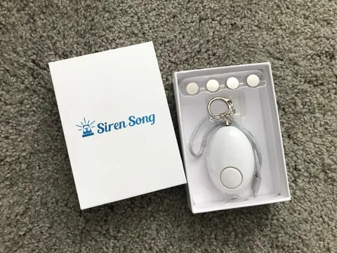 NEW IN BOX Siren Song Personal Security Alarm with Keychain and 4 batteries