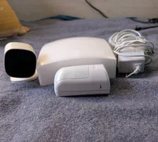 Alarm.com ADC-V515 Wi-Fi IP Security Camera w/ Keypad & Power Adapter, White