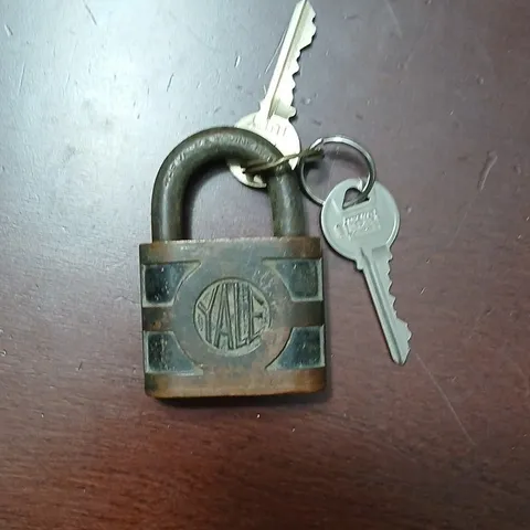 Yale Brass & Steel Keyed Padlock, Medium, 10mm Shackle, 2 Keys YALE-1234