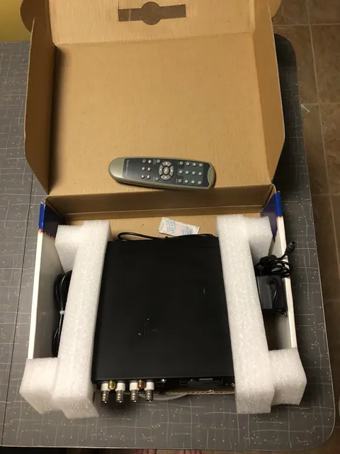 ZModo Security System 8 Channel DVR 500GB IR HD  UNTESTED