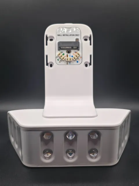 Vivint Spotlight Pro Gen 3 VS-ODL150-WHT ML03 w/ Camera Adapter Plate