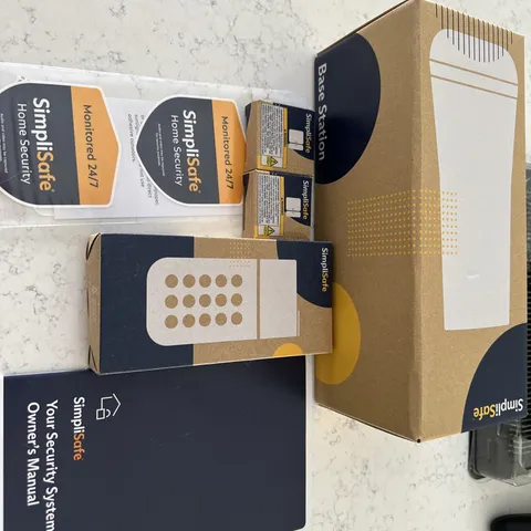 * NEW in Box * SimpliSafe Wireless Security System A - 4 Piece