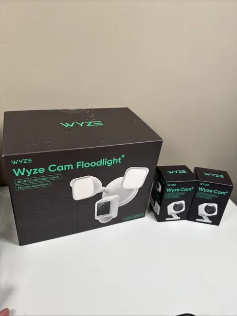 Wyze Cam Floodlight V2 Motion-Activated 2K HD Color Night Vision Camera