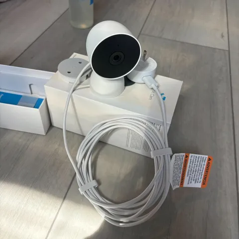 Google Nest Cam (Indoor, Wired)  White, 2nd Generation - Used