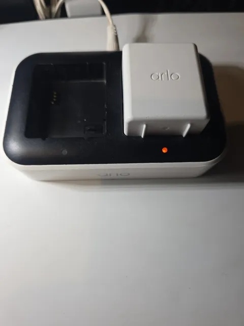 Arlo VMA5400C Dual Charging Station & Arlo A-4a Battery And  CABLE 