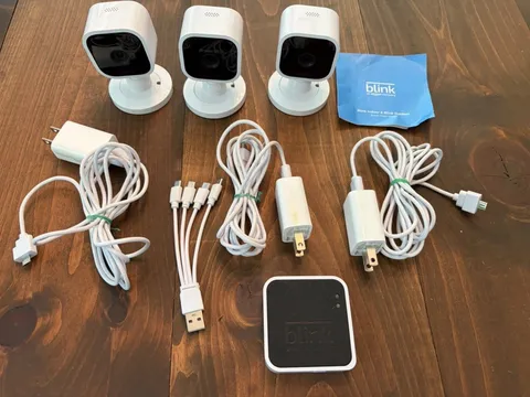 Blink Sync Module 2 Blink Outdoor Home Security Systems BSM00300U W/ 3 Cameras