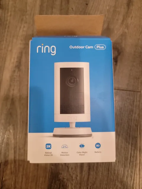 Ring Outdoor Cam Plus Battery 2K HD Smart Security Camera White, New, *read