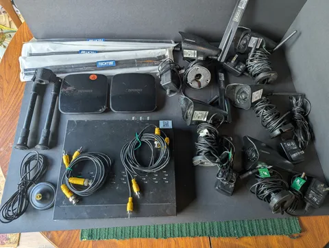 DEFENDER 21065 Hard Drive Security Camera DVR + 5 Cameras 22300 Untested *Read
