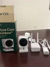 Wyze Cam WVOD2 Wireless Indoor/outdoor Security Camera & Hub Starter Bundle.