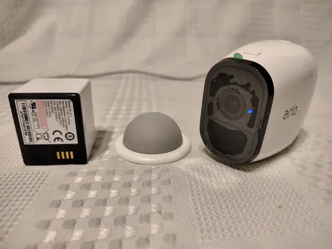 NETGEAR Arlo Pro Wire Free HD Camera VMC4030 White & Battery Powers On. Untested