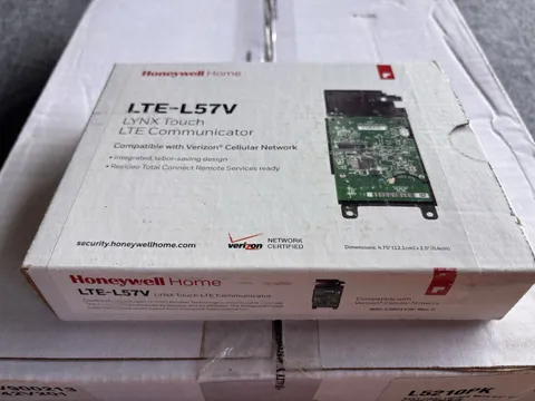 Honeywell LYNX Touch 5210 Panel, LTE Radio, 3 contacts, 1 Motion & 1 Fob NEW!!!