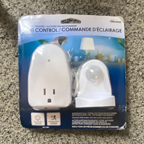 Westek MLC12BC Motion Sensor Light Control Plug-In, Indoor White 120V 7.6m