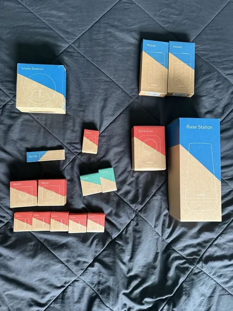SimpliSafe 16 Piece Gen3 Wireless Home Security System New In Boxes