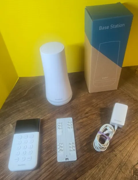 SimpliSafe SSBS3 Gen 3 Home Security Base Station, Remote, Power Adaptor Working