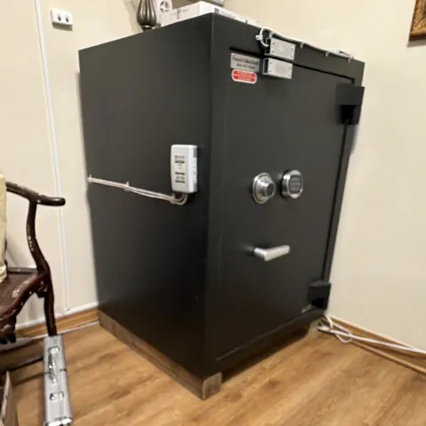 Black Metal Fire Safe, Fire Resistant Combination Lock Safe/Vault