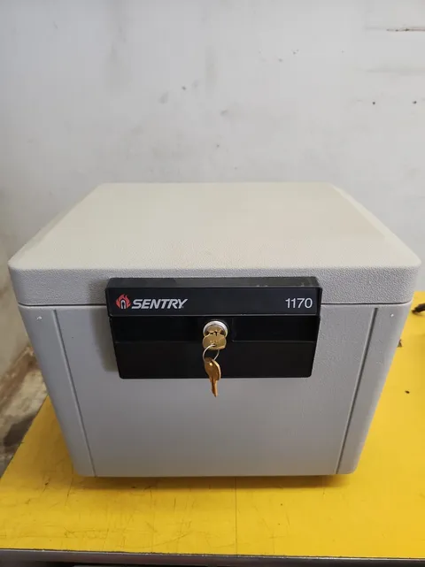 Sentry 1170 Fire Safe Security File Box Key Lock Open Box w/ Keys