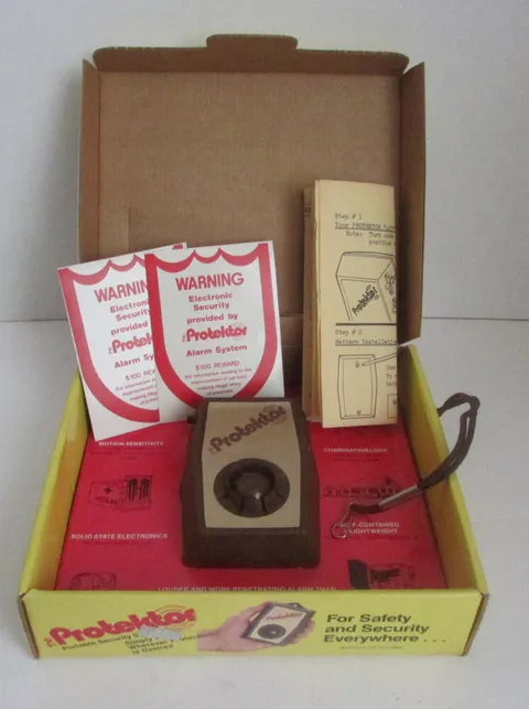 VINTAGE 70's 80's 'The Protector' Portable Security Alarm Device NOB