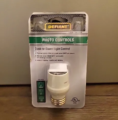 Defiant Dusk-to-Dawn Photo Control Light Sensor, White,  120VAC 60Hz MAX 100W