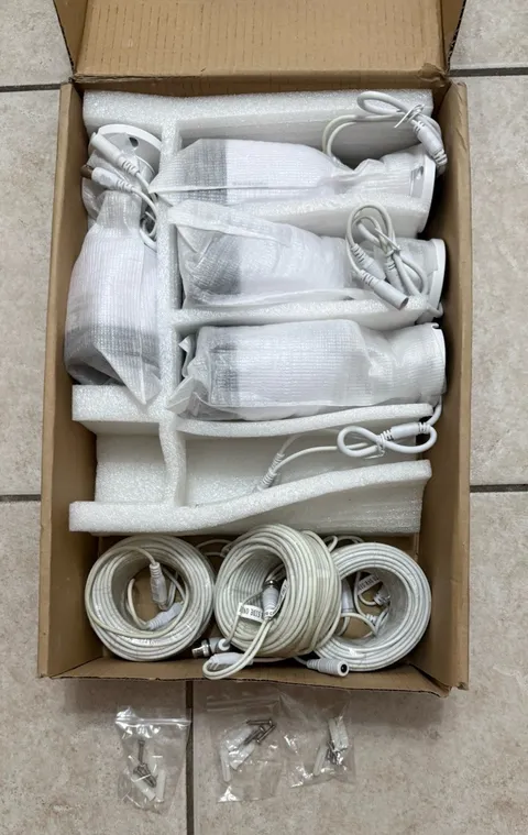 Lot Of 4 Samsung SDC-5340BCN Digital Color Video Surveillance Cameras SDS-P5100