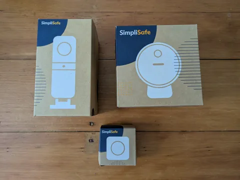NIB SimpliSafe Lot: Outdoor Cam CM081 + Indoor Cam CM006 + Motion Sensor CA001