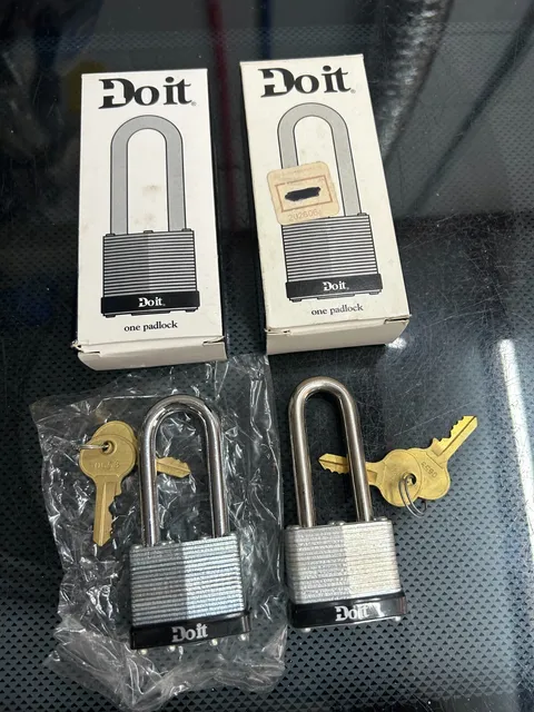 New 2-pack lot Do it Best 1-1/2" Padlock with 2" Long Shackle  w/ 2 keys