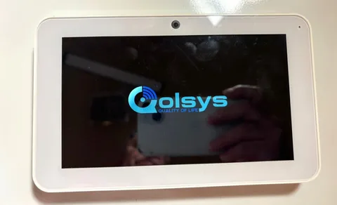 Qolsys IQ Remote 7 in Wi-Fi Touchscreen White for IQ Panel 2/2+/4 w/Stand