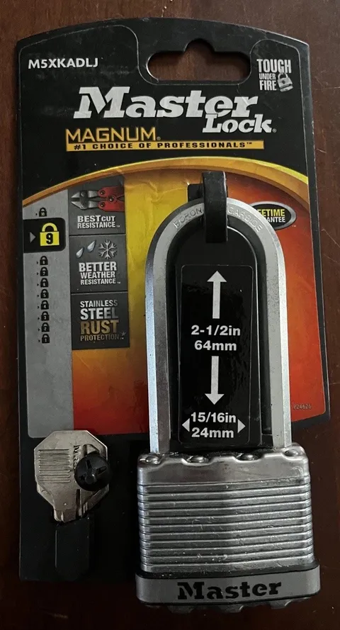 Master Lock Magnum M5XKADLJ Key Padlock 2 1/2'' Shackle Laminated Steel Core NEW