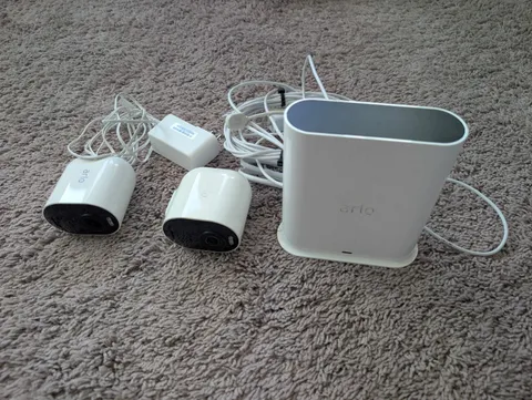 Arlo Security Bundle Ultra 2 4K Cameras (2) + SmartHub + Wired Video Doorbell
